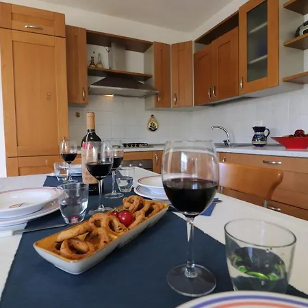 Matilde Holiday In 6 Guests شقة